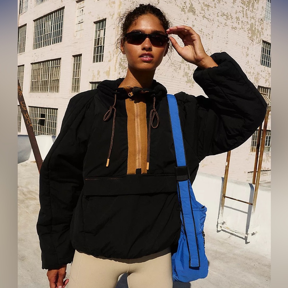 Free People 🍂 Limited Edition In a Pillow Packable Pullover Puffer in Black M